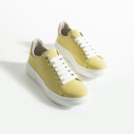 Sneakers da donna gialle leggere in pelle naturale / Sneakers da donna gialle leggere in pelle naturale /