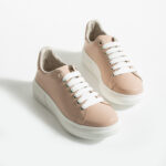 Sneakers da donna nude leggere in pelle naturale / Sneakers da donna nude leggere in pelle naturale /