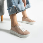 Sneakers da donna nude leggere in pelle naturale / Sneakers da donna nude leggere in pelle naturale /