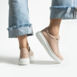 Sneakers da donna nude leggere in pelle naturale / Sneakers da donna nude leggere in pelle naturale /