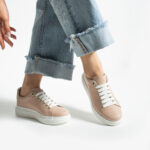 Sneakers da donna nude leggere in pelle naturale / Sneakers da donna nude leggere in pelle naturale /