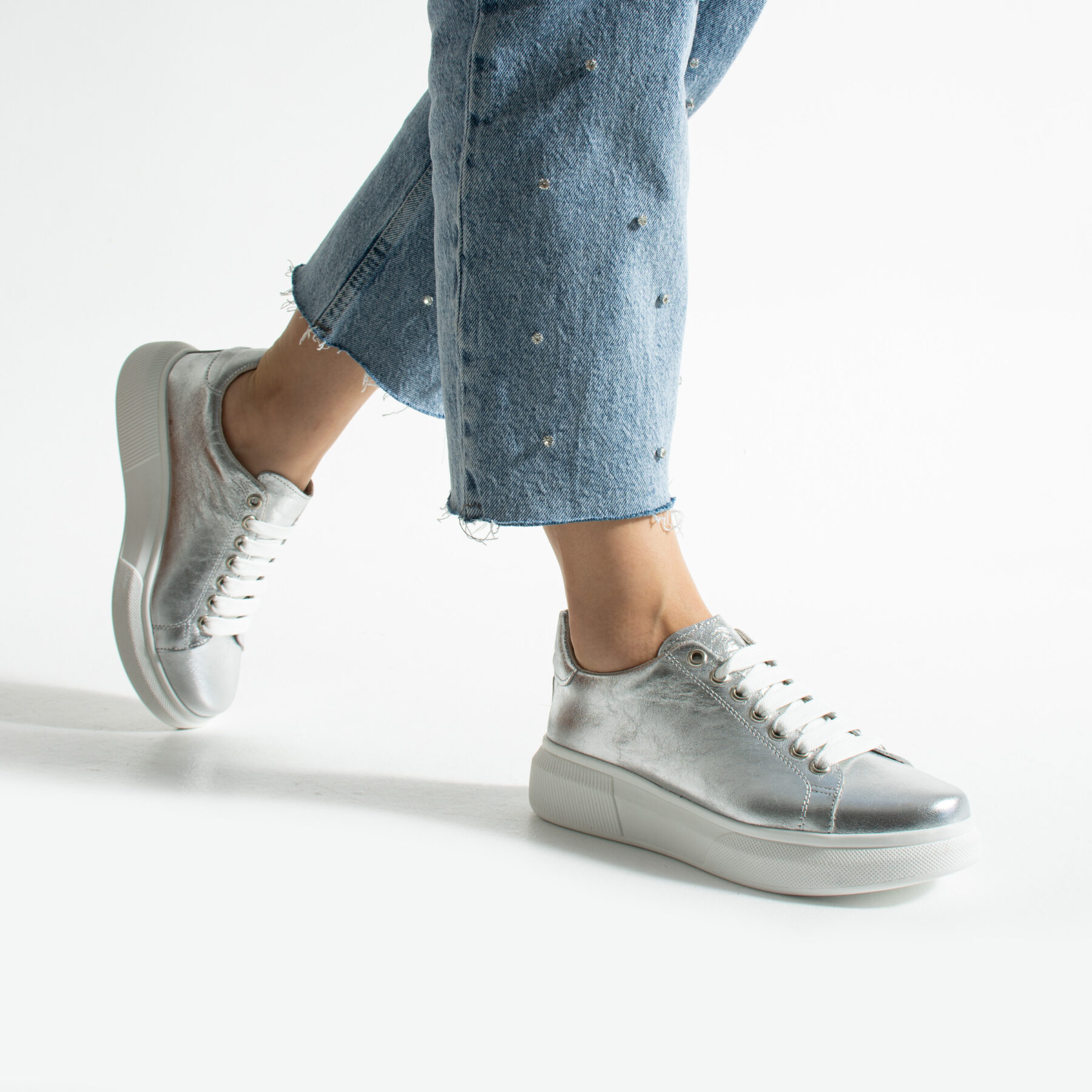 Sneakers da donna argento leggere in pelle naturale