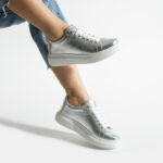 Sneakers da donna argento leggere in pelle naturale / Sneakers da donna argento leggere in pelle naturale /