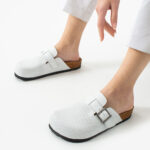 Sabot da donna bassi bianchi in pelle /