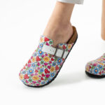 Sabot da donna bassi colorati in pelle / Sabot da donna bassi colorati in pelle /