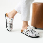 Sabot da donna bassi colorati in pelle /