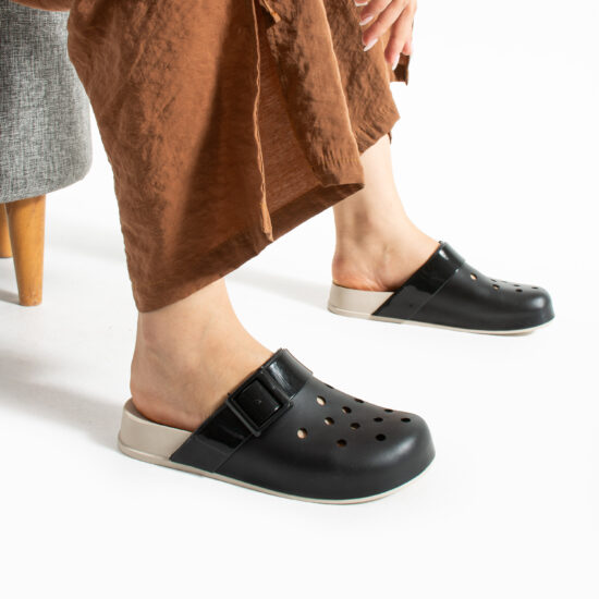 Alternative view of Ciabatte di gomma donna con fori nere