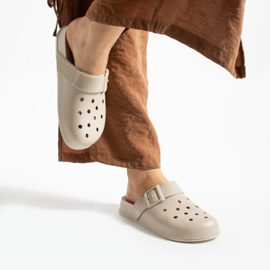 Alternative view of Ciabatte di gomma donna con fori beige chiaro