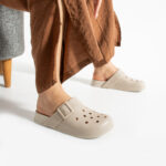 Ciabatte di gomma donna con fori beige chiaro /