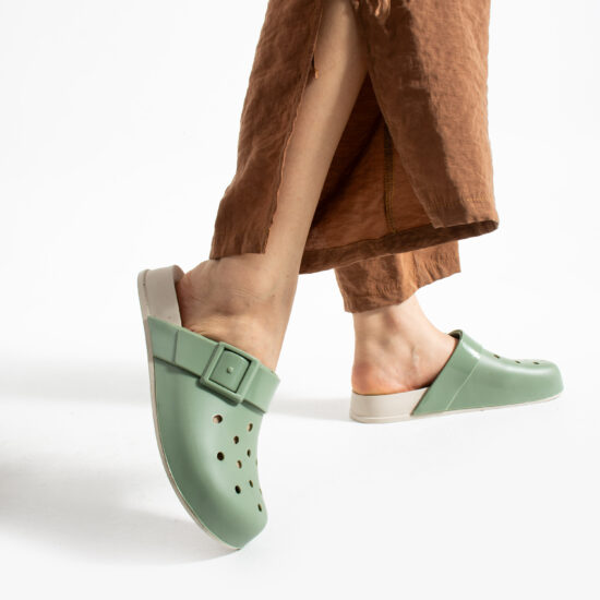 Alternative view of Ciabatte di gomma donna con fori verdi