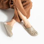 Ciabatte di gomma donna con fori beige /