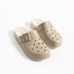 Ciabatte di gomma donna con fori beige /