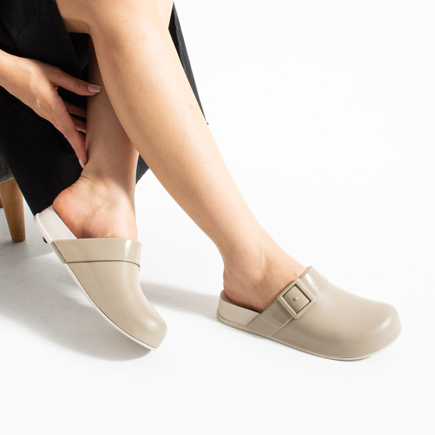 Ciabatte di gomma donna chiuse beige chiaro