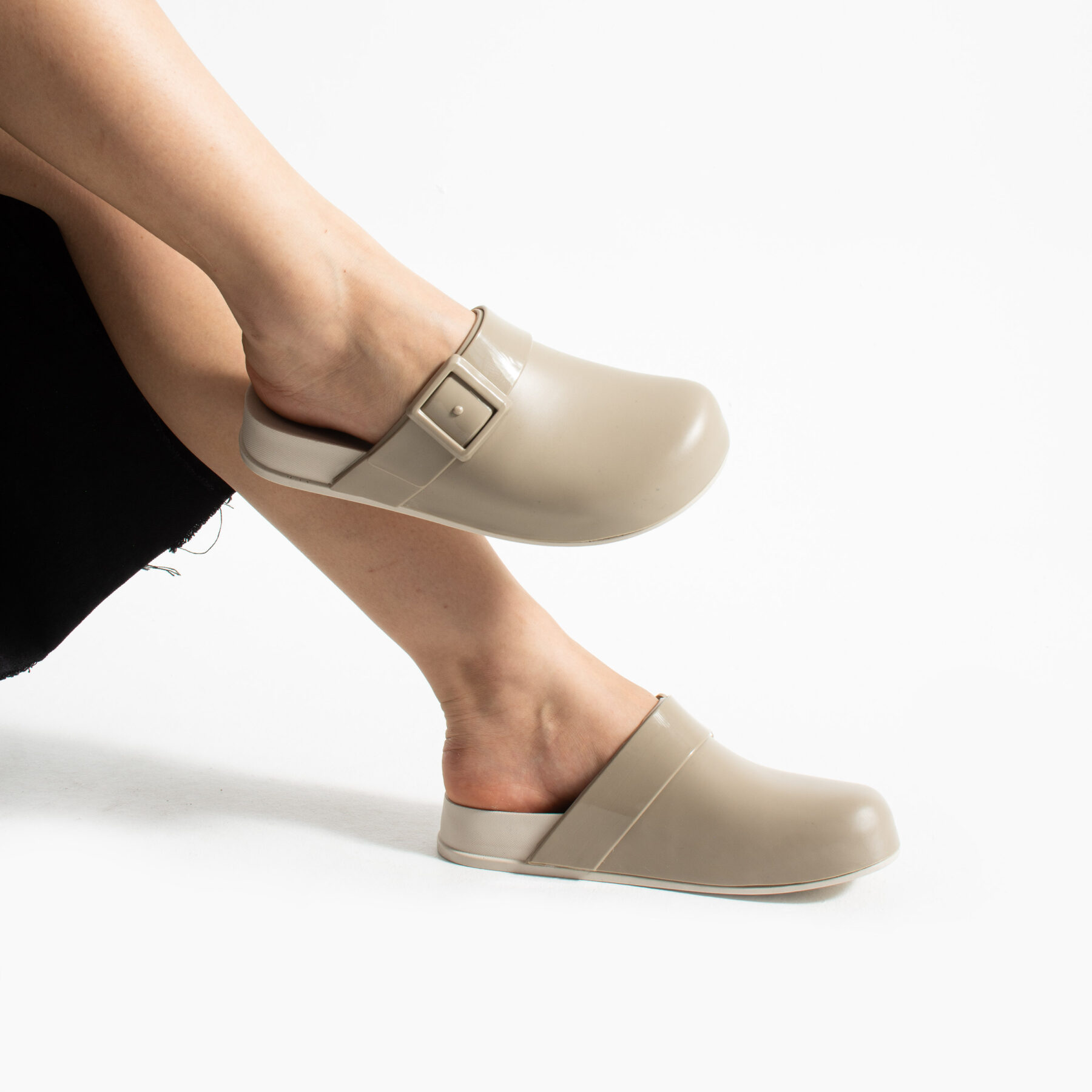 Ciabatte di gomma donna chiuse beige