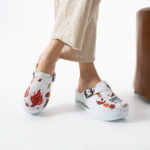 Zoccoli sanitari da donna con zeppa per cucina / Zoccoli sanitari da donna con zeppa per cucina /