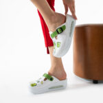 Zoccoli sanitari da donna con zeppa per cucina / Zoccoli sanitari da donna con zeppa per cucina /