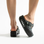 Zoccoli sanitari da donna con zeppa per cucina / Zoccoli sanitari da donna con zeppa per cucina /