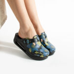 Zoccoli anatomici da lavoro con zeppa e stampa colorata / Zoccoli anatomici da lavoro con zeppa e stampa colorata /