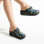 Zoccoli anatomici da lavoro con zeppa e stampa colorata / Zoccoli anatomici da lavoro con zeppa e stampa colorata /