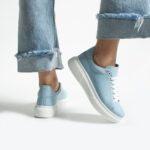 Sneakers da donna blu leggeri in pelle naturale / Sneakers da donna blu leggeri in pelle naturale /
