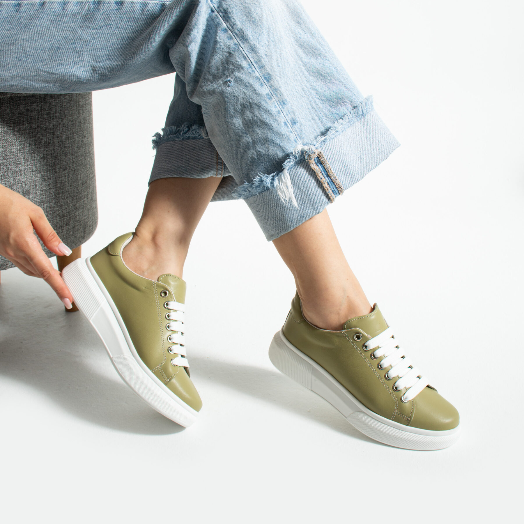 Sneakers da donna in pelle naturale colore verde