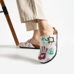 Sabot da donna bassi colorati in pelle /