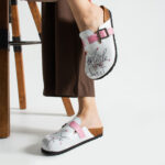 Sabot da donna bassi colorati in pelle /