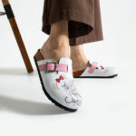 Sabot da donna bassi colorati in pelle /