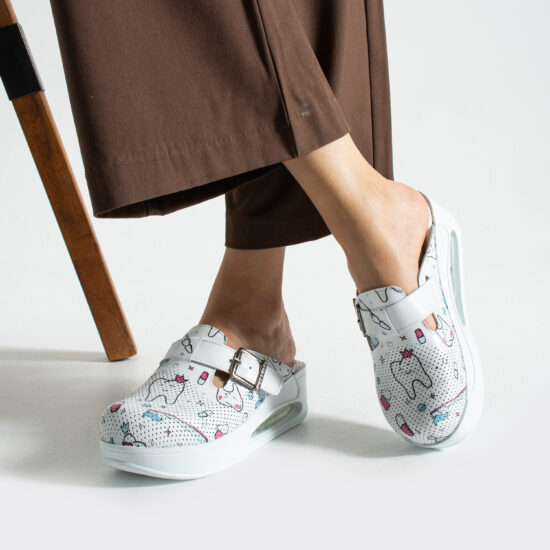 Alternative view of Ciabatte donna sanitarie in pelle con zeppa