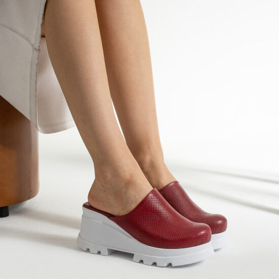 Alternative view of Sabot da donna rosso in pelle con punta chiusa