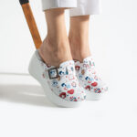 Ciabatte sanitarie in pelle naturale con zeppa alta / Ciabatte sanitarie in pelle naturale con zeppa alta /