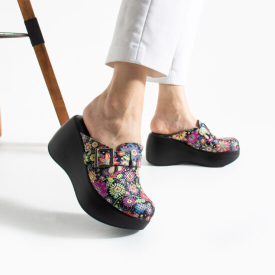 Ciabatte chiuse da donna in pelle con zeppa alta e stampa colorata Zoccoli da lavoro donna Colorate Ciabatte chiuse da donna in pelle con zeppa alta e stampa colorata