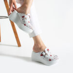 Ciabatte sanitarie in pelle naturale con zeppa alta / Ciabatte sanitarie in pelle naturale con zeppa alta /