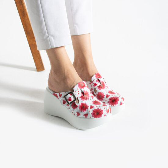 Ciabatte chiuse da donna in pelle con zeppa alta e stampa colorata Zoccoli da lavoro donna Colorate Ciabatte chiuse da donna in pelle con zeppa alta e stampa colorata