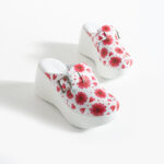 Ciabatte chiuse da donna in pelle con zeppa alta e stampa colorata /