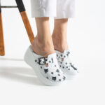 Ciabatte chiuse da donna in pelle con zeppa alta e stampa colorata /