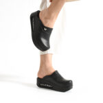 Zoccoli sanitari donna neri in pelle vegana /