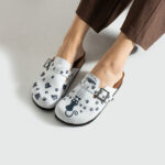 Sabot da donna colorato basso a punta chiusa in pelle /