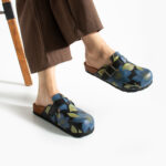 Sabot da donna colorato basso a punta chiusa in pelle /