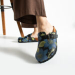 Sabot da donna colorato basso a punta chiusa in pelle /