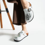 Sabot da donna basso a punta chiusa in pelle per cucina /