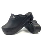 Zoccoli sanitari donna neri in pelle vegana /