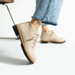 Stivaletti donna bassi beige in pelle con stampa colorata / Stivaletti donna bassi beige in pelle con stampa colorata /