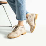 Stivaletti donna bassi beige in pelle con stampa colorata / Stivaletti donna bassi beige in pelle con stampa colorata /