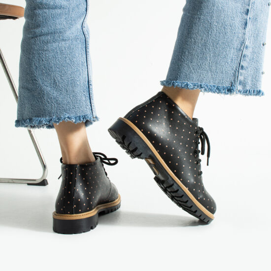 Alternative view of Stivaletti bassi da donna neri in pelle con stampa colorata