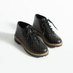 Stivaletti bassi da donna neri in pelle con stampa colorata / Stivaletti bassi da donna neri in pelle con stampa colorata /