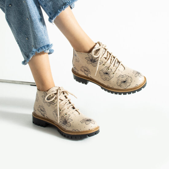 Stivaletti donna bassi beige in pelle con stampa colorata Stivaletti e anfibi donna Stivaletti donna bassi beige in pelle con stampa colorata Stivaletti e anfibi donna