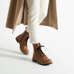 Anfibi da donna marroni in pelle naturale / Anfibi da donna marroni in pelle naturale /