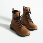 Anfibi da donna marroni in pelle naturale / Anfibi da donna marroni in pelle naturale /