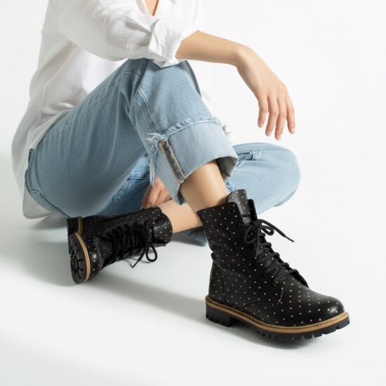 Anfibi neri da donna in pelle con stampa colorata Stivaletti e anfibi donna Anfibi neri da donna in pelle con stampa colorata Stivaletti e anfibi donna